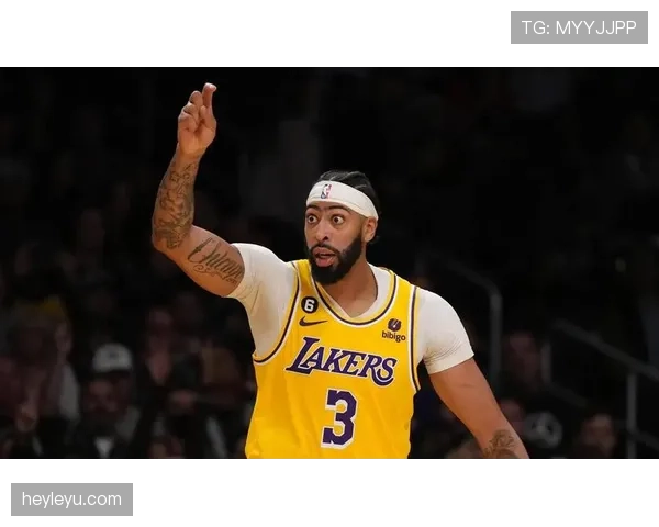 安东尼·戴维斯居然穿睡衣去直播，这画风谁顶得住？